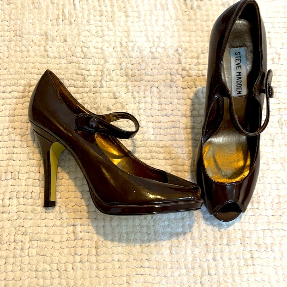 Vintage Steve Madden brown peep toe pumps